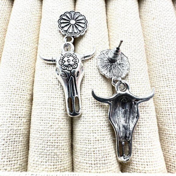 Western Style Silver Tone Bull Head Chandelier Pierced Earrings 2.5" - Picture 5 of 5